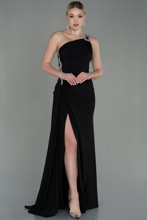 Evora Black Gown
