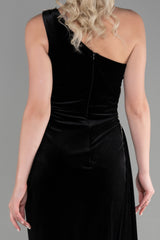 Evora Black Velvet Gown