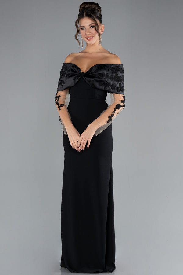 Lyra Black Laced Boat Neck Long Sleeve Fish Cut Gown