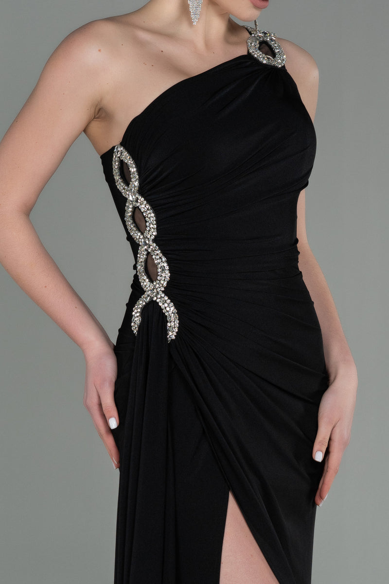 Evora Black Gown