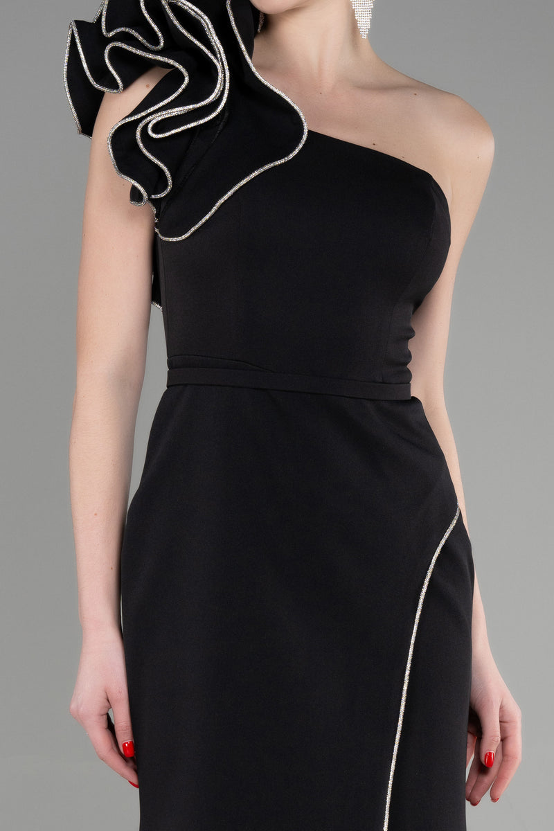 Luma Black One Shoulder Gown