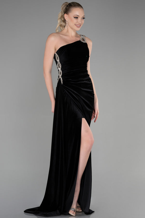 Evora Black Velvet Gown