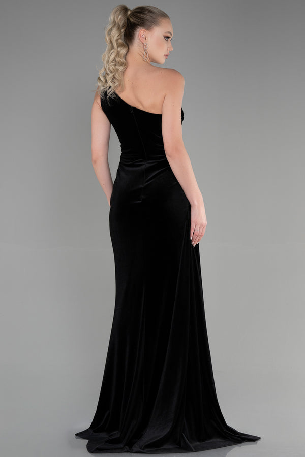 Evora Black Velvet Gown